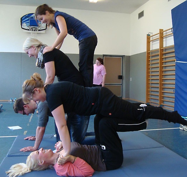 Akrobatik gehörte auch zur Zusatzqualifikation der Berufspraktikanten (Foto: BKBB | S. Schulte)