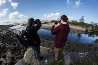 Rafael Loerwald und Lukas Scheffer bei den Dreharbeiten in Irland. Foto: Damian Hilus