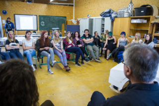 Engagierte Diskussion: Professor Buschkühle interessierte auch, was die Schüler voneinander gelernt haben. Foto: SMMP/Bock