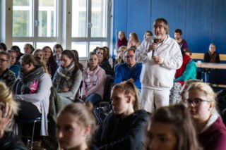 Georg Fuhs, Lehrer am Berufskolleg und zweiter Vorsitzender der Alzheimer-Gesellschaft Hochsauerland e.V., führte durch den Vormittag. Foto: SMMP/Bock