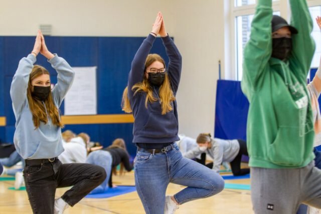 Wie schwierig es ist, bei scheinbar schon einfachen Rotationen im Gleichgewicht zu bleiben, erfahren die Schülerinnen und Schüler an dieser Station. Foto: SMMP/Ulrich Bock